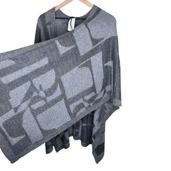 LAUREN RALPH LAURE Abstract Wool-blend Logo Sweater Cape - Picture 2 of 8